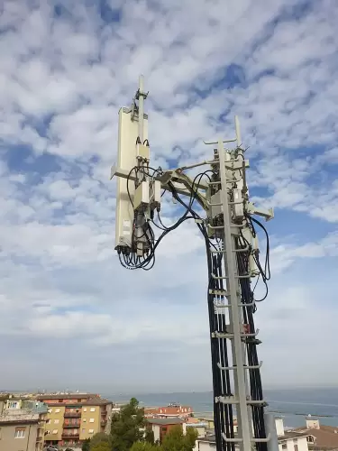 Installazione di pali, rinforzi, supporti per antenne e carpenterie-3