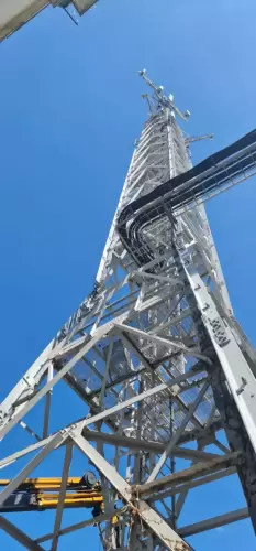 Installazione di pali, rinforzi, supporti per antenne e carpenterie-7